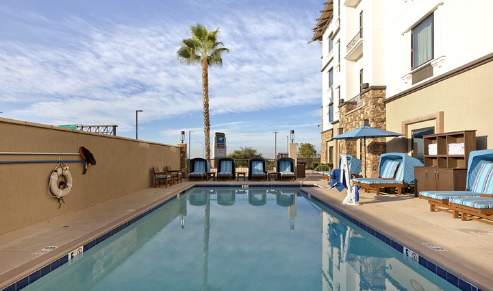 Pool & Outdoor Terrace